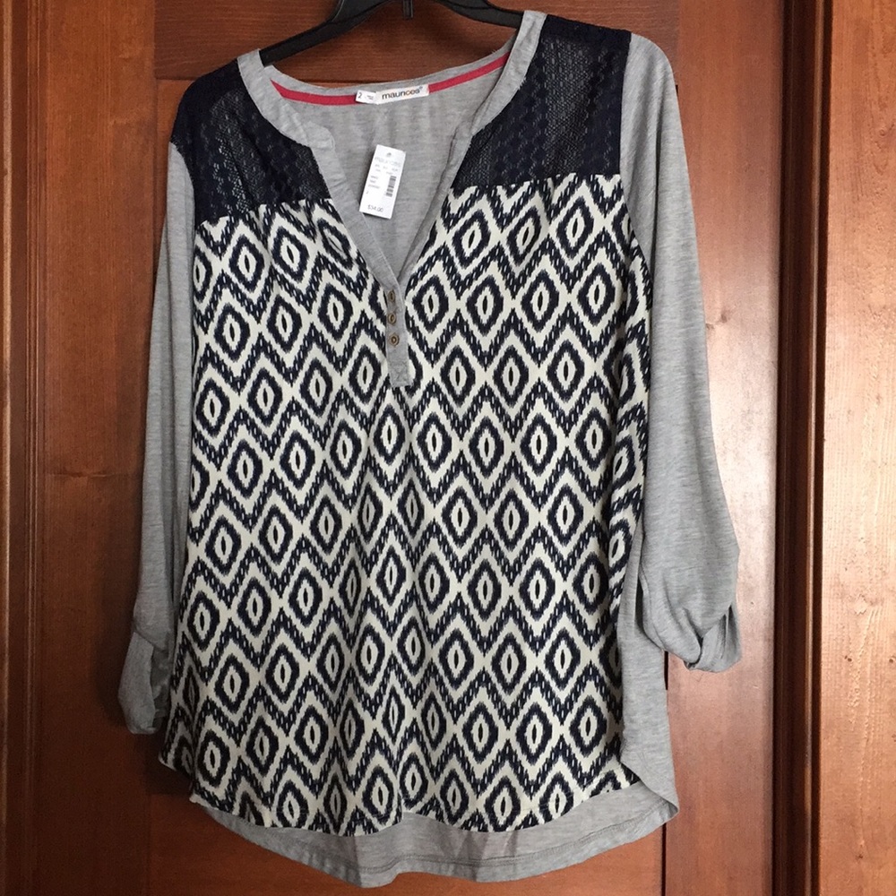 3 button Tunic, lace trim, sleeves that button up